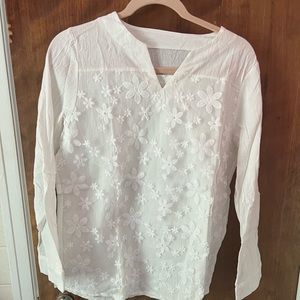 V neck long sleeve embroidered overlay M